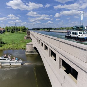 Mittellandkanal über der Weser - Mindener Wasserstraßenkreuz