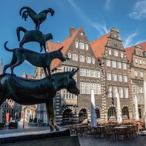 Die Bremer Stadtmusikanten vor dem Bremer Rathaus