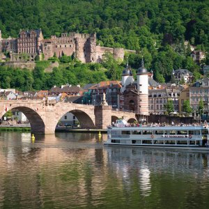 Schifffahrt auf dem Neckar bei Heidelberg